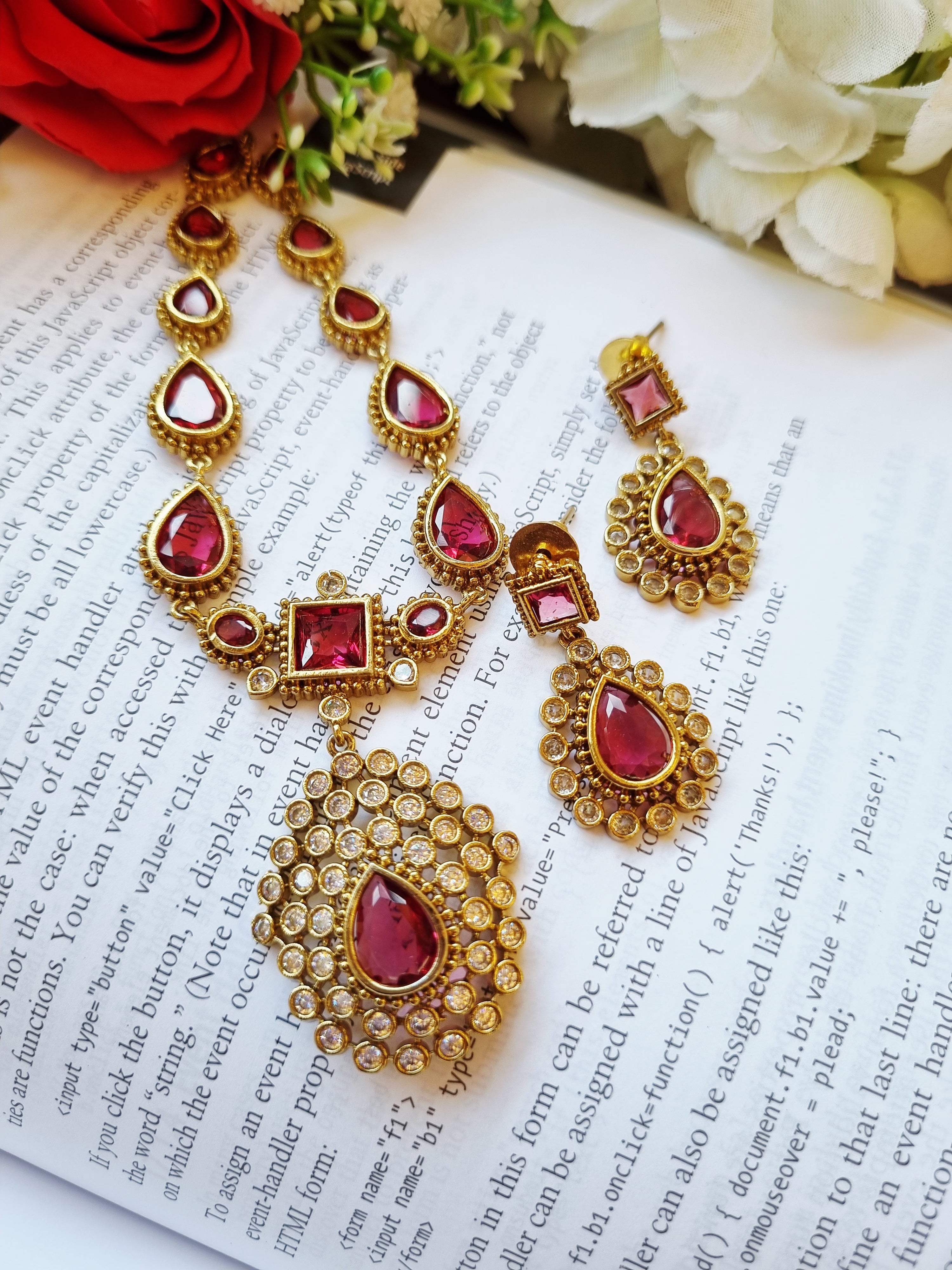 Sundari Necklace Set