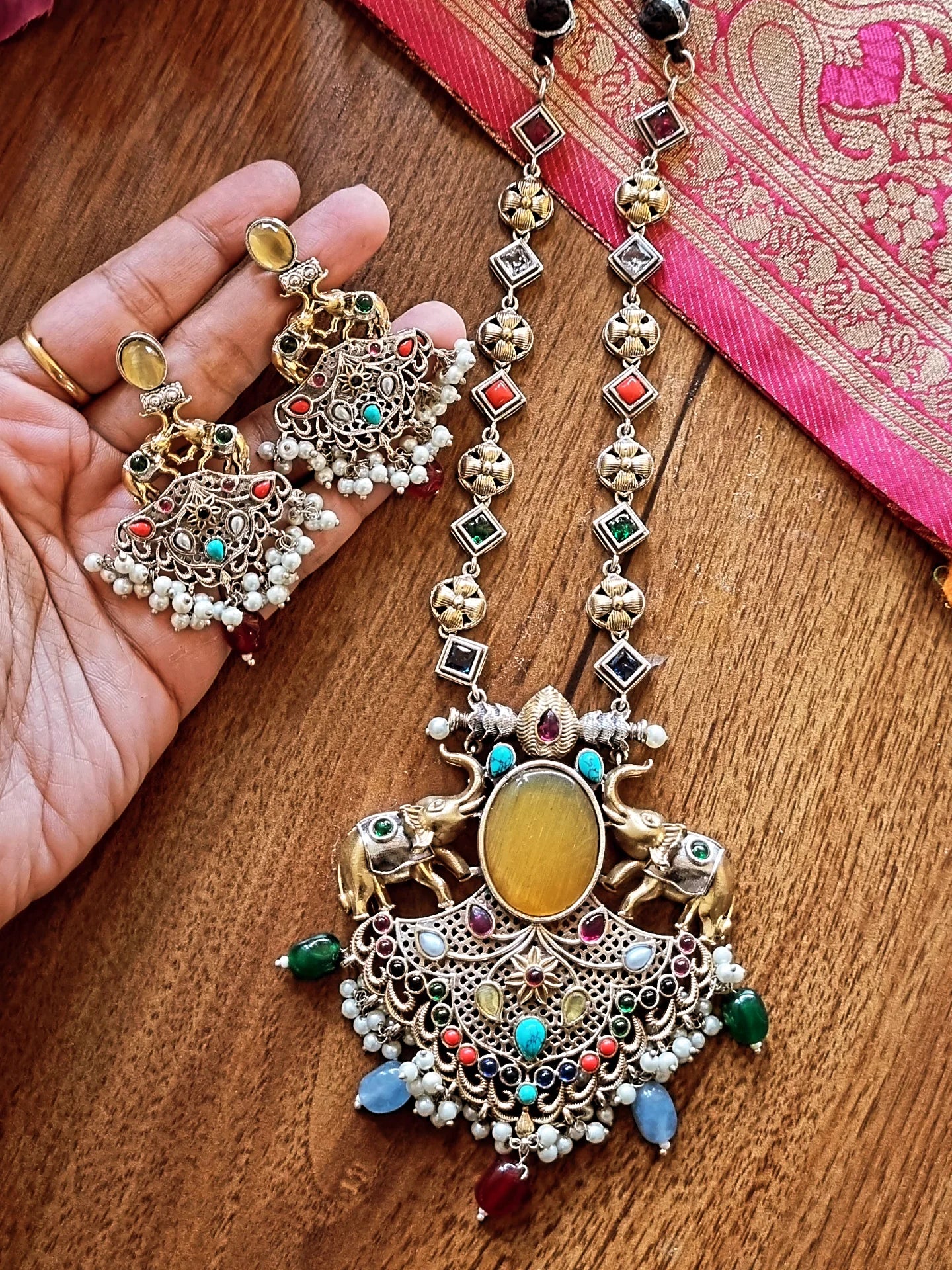 Banhita Necklace set