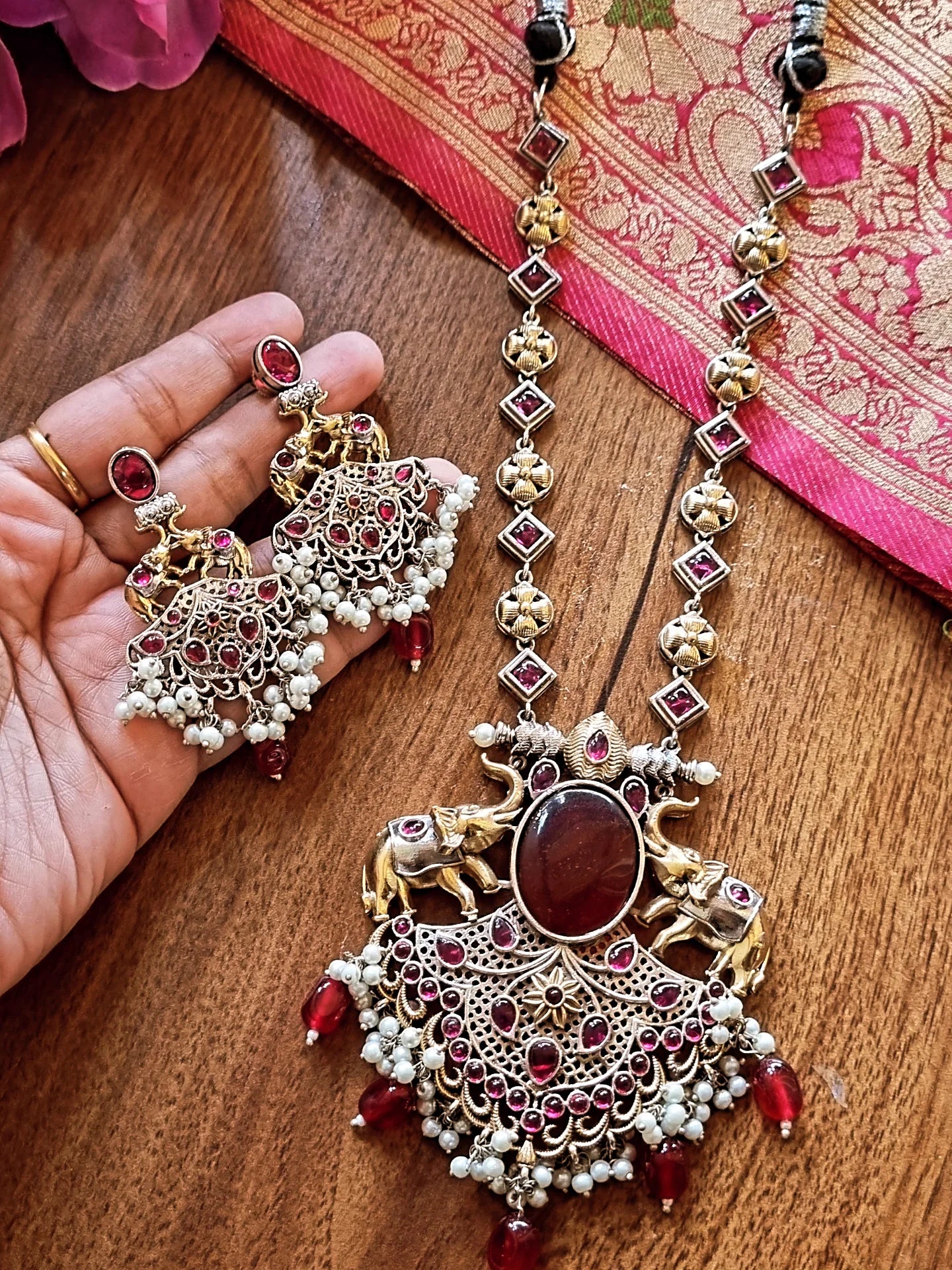 Banhita Necklace set