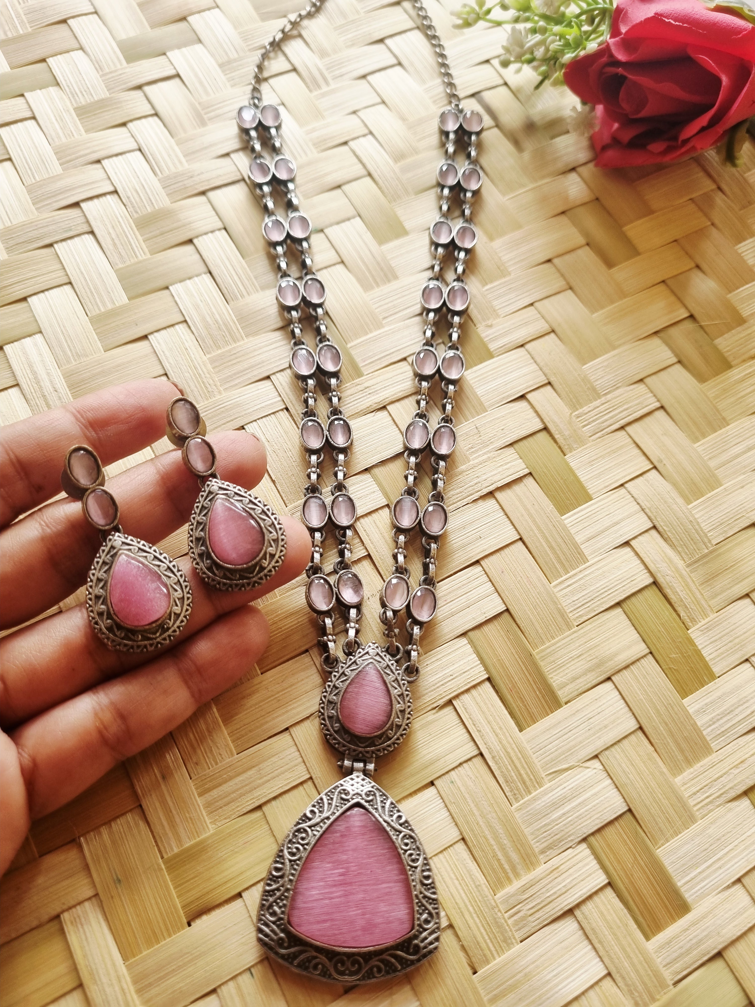Suhasni Pendant Set