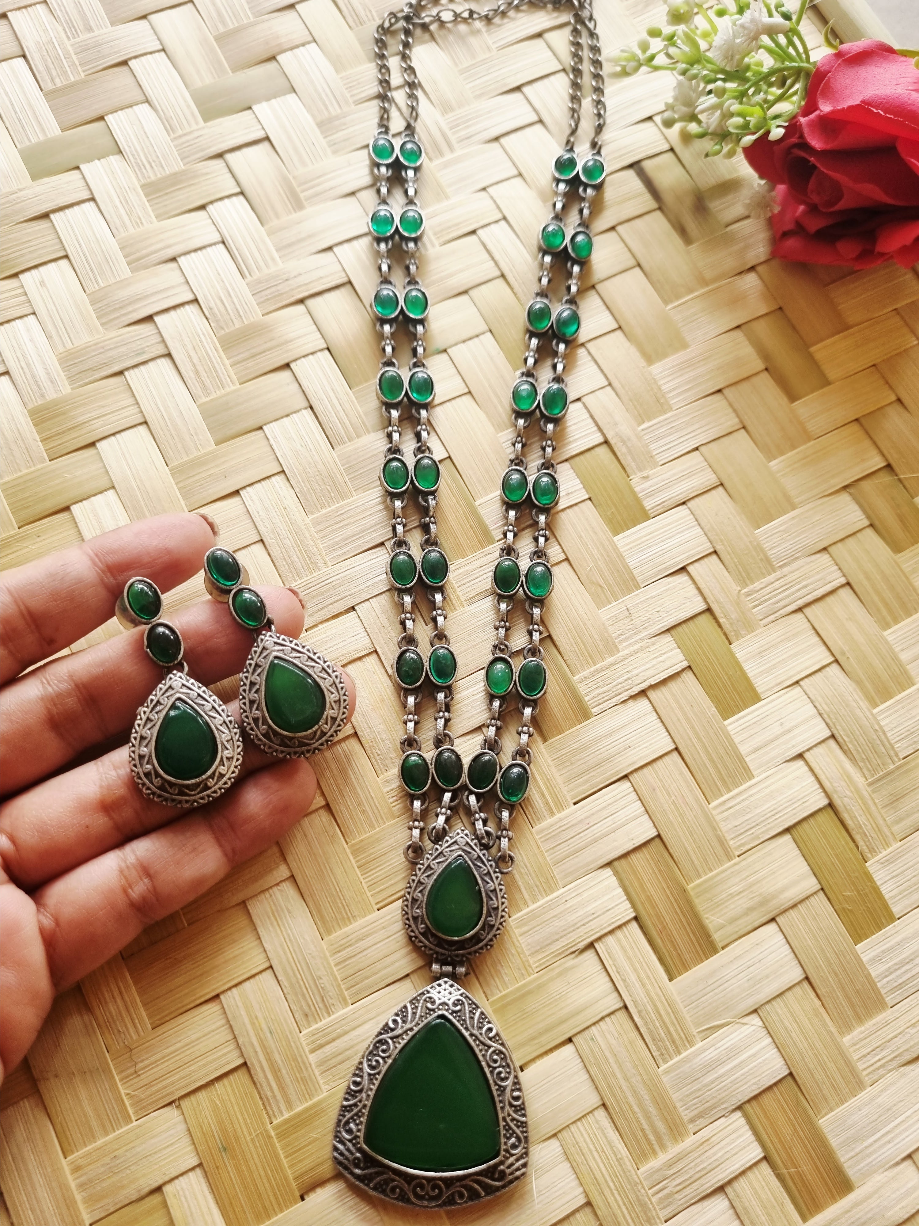 Suhasni Pendant Set