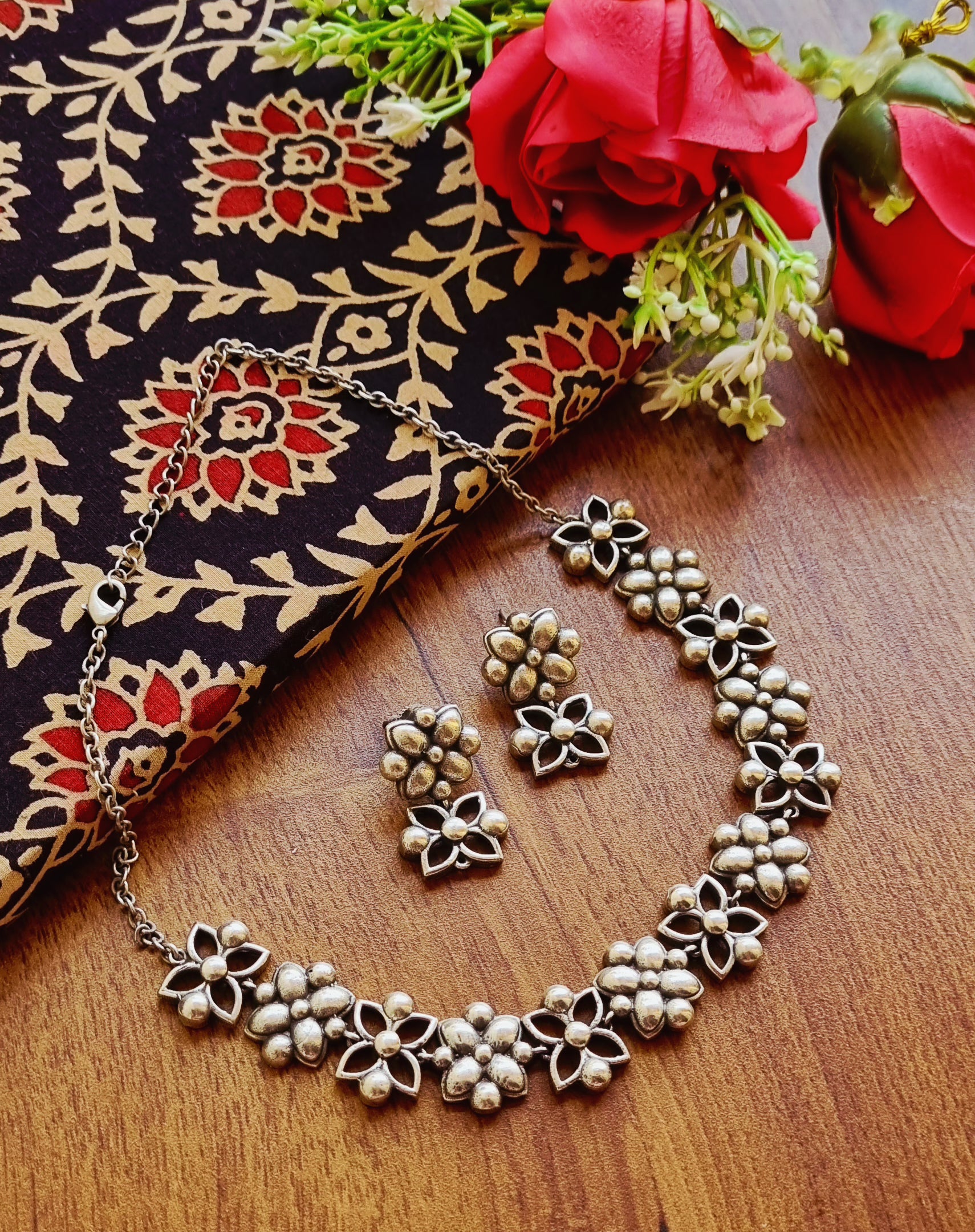 Floral Choker Necklace Set