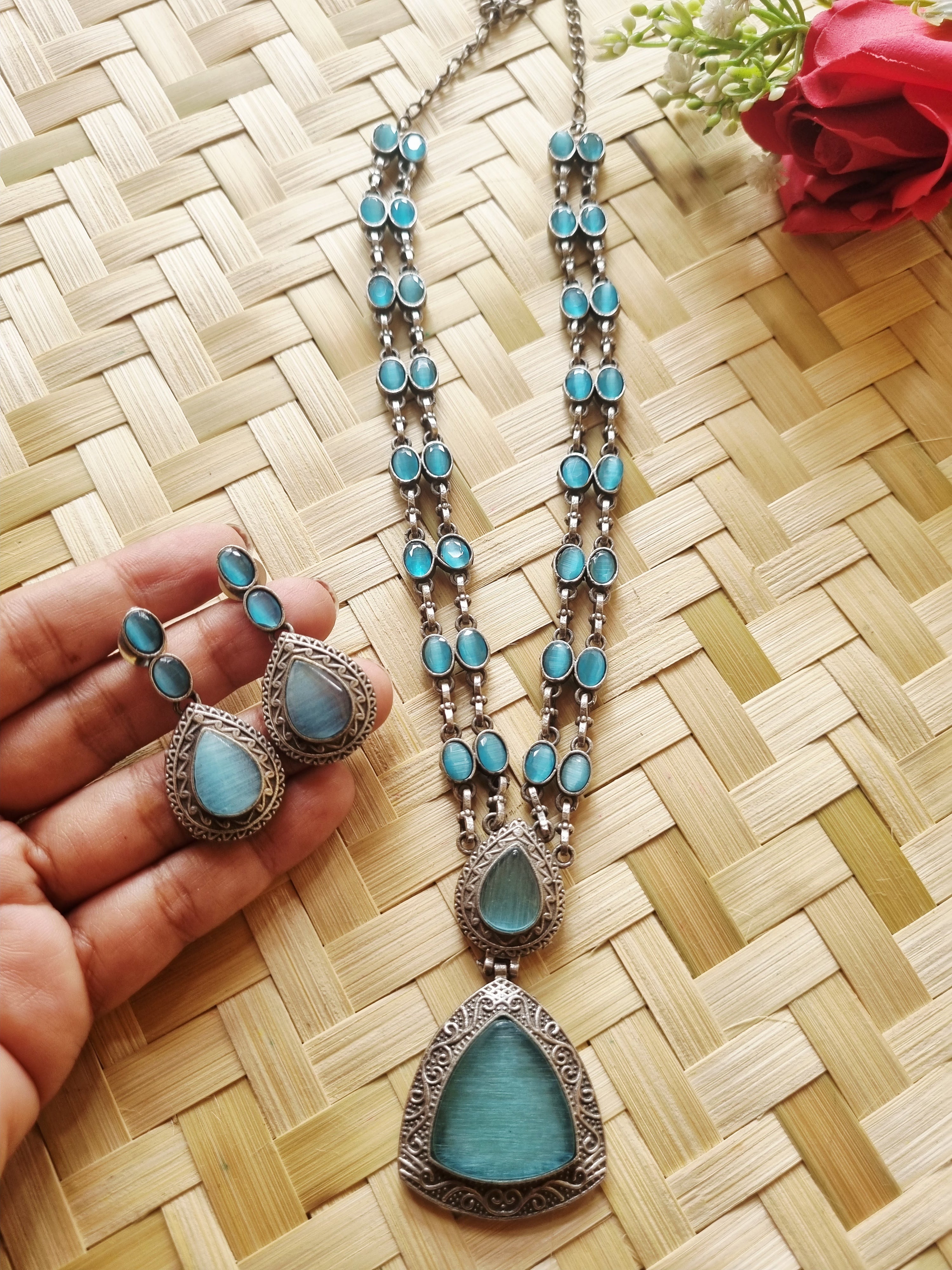 Suhasni Pendant Set
