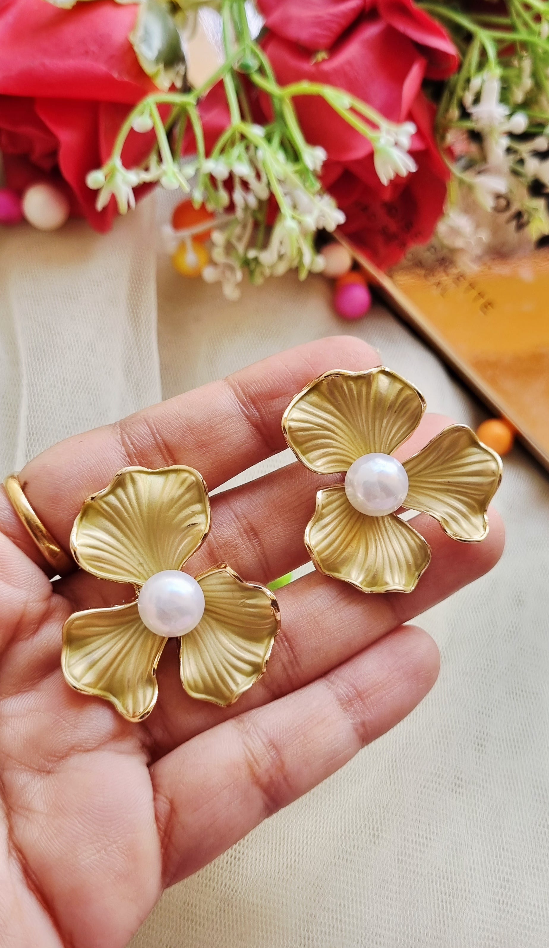 Floral pearl Earrings