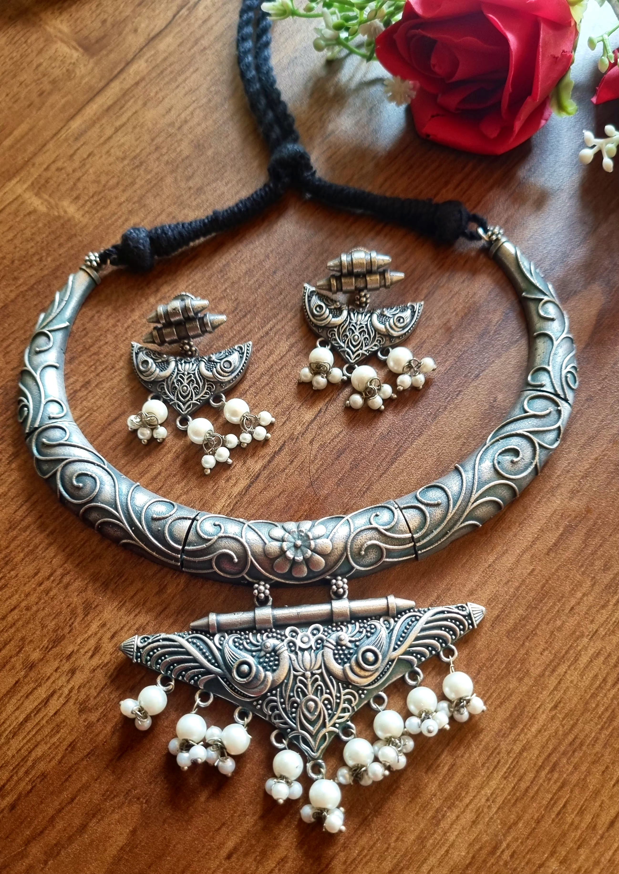 Suhasni Hasuli Set (Silver)