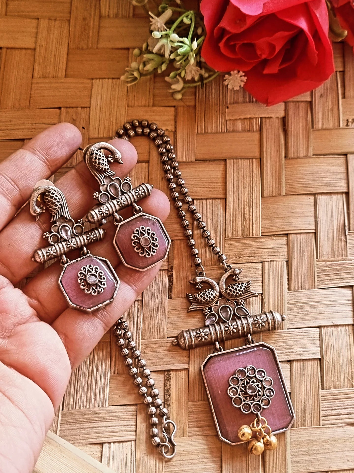 Mridula Pendant Set