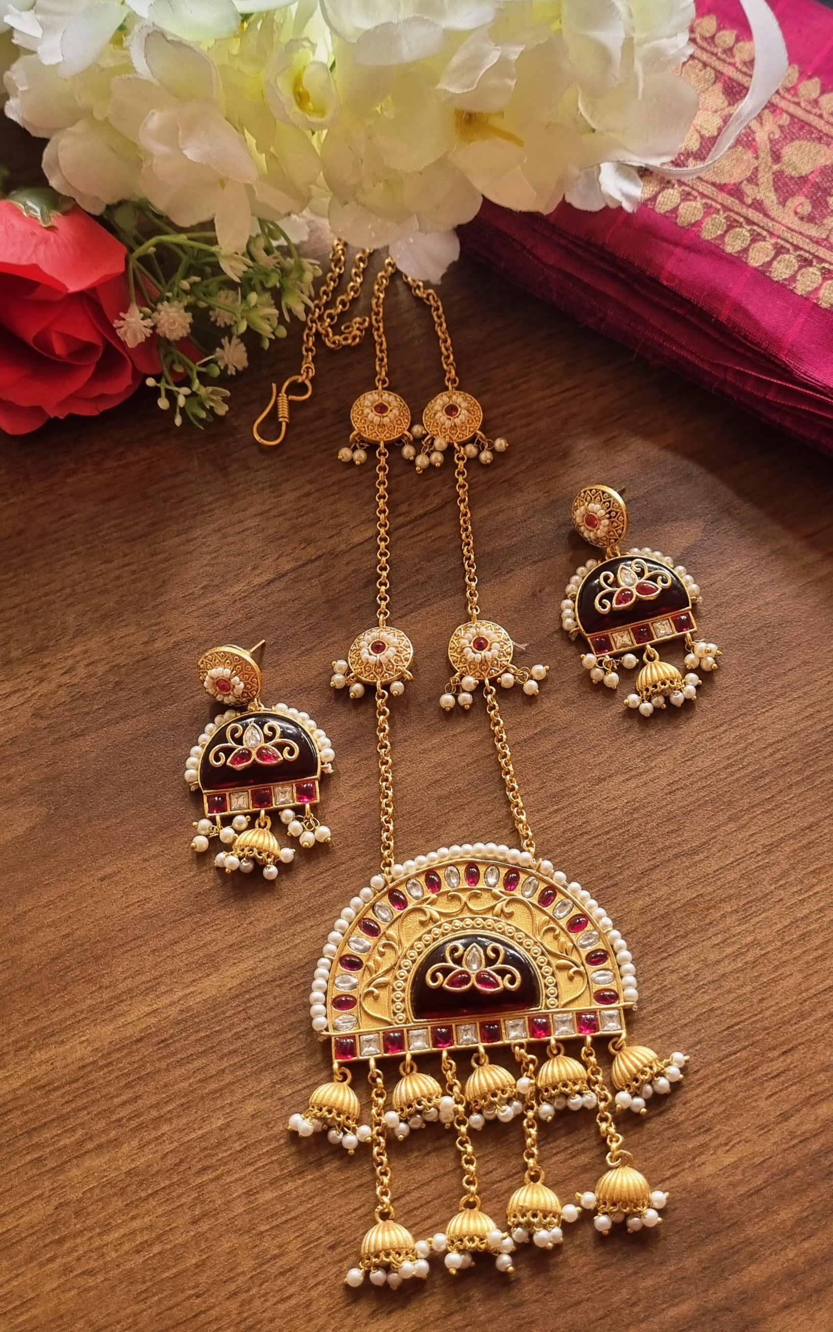 Chitra Pendant Set
