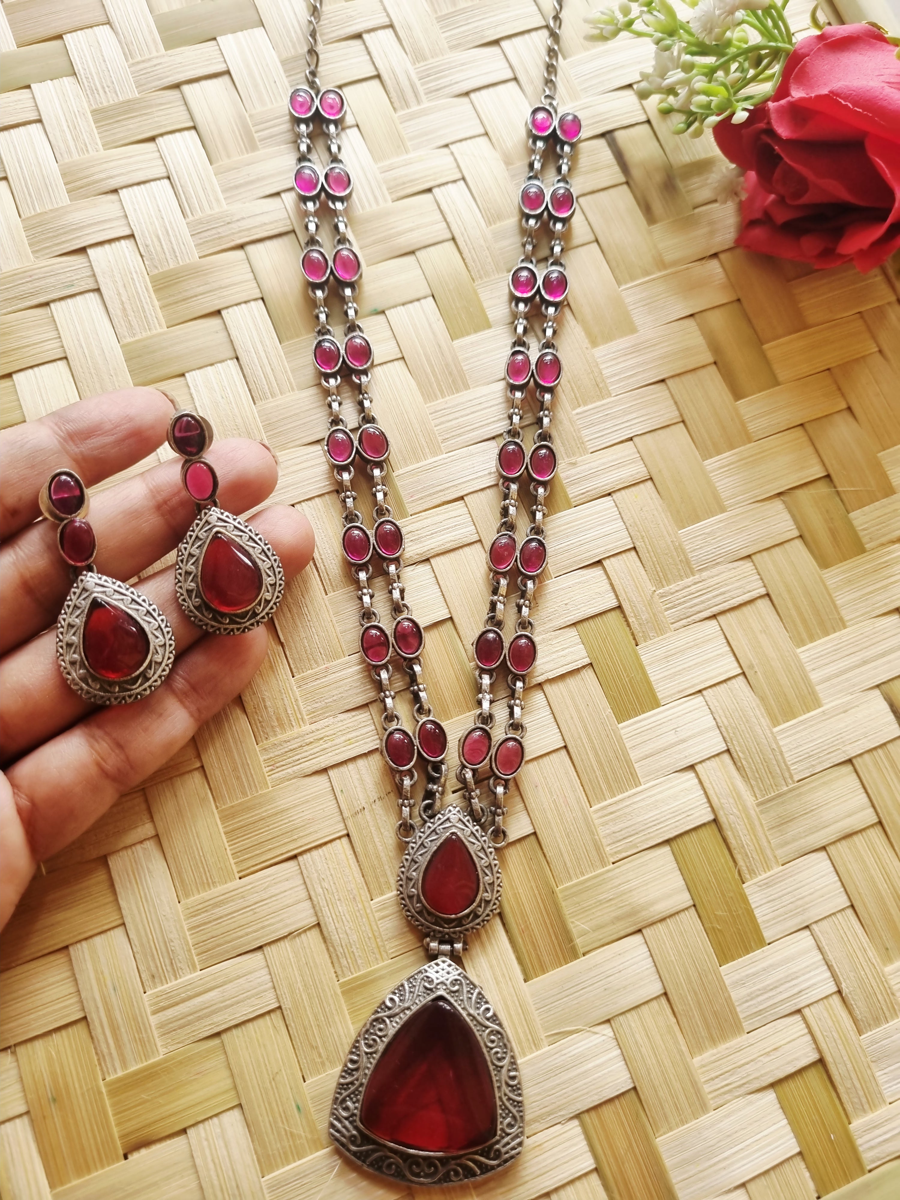 Suhasni Pendant Set