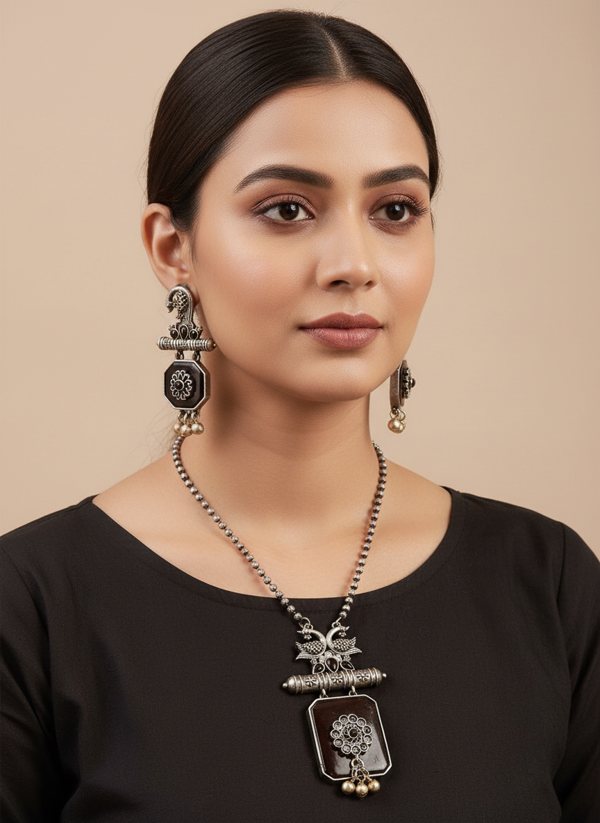 Mridula Pendant Set