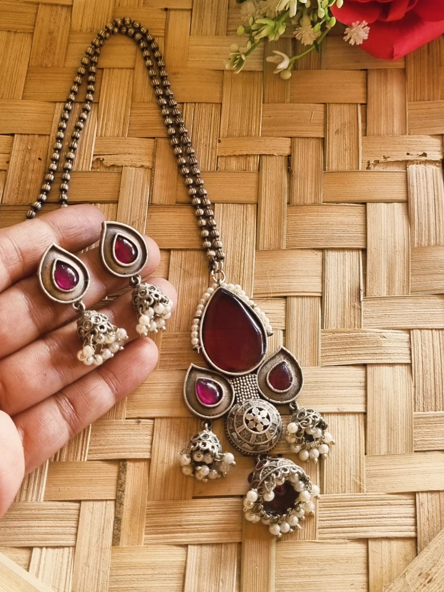 Sreemoyee Pendant Set