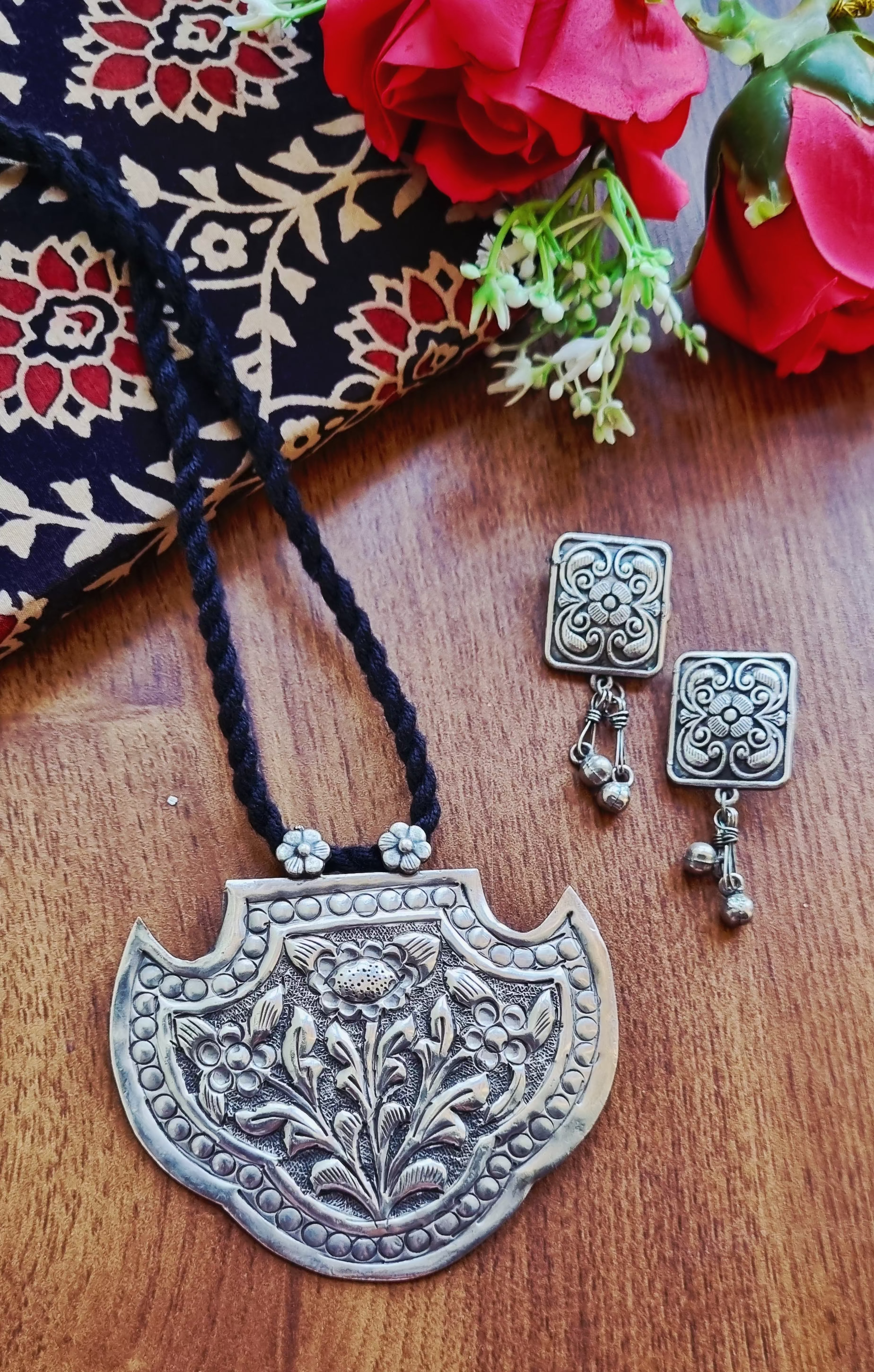 Chitai Long Necklace Set