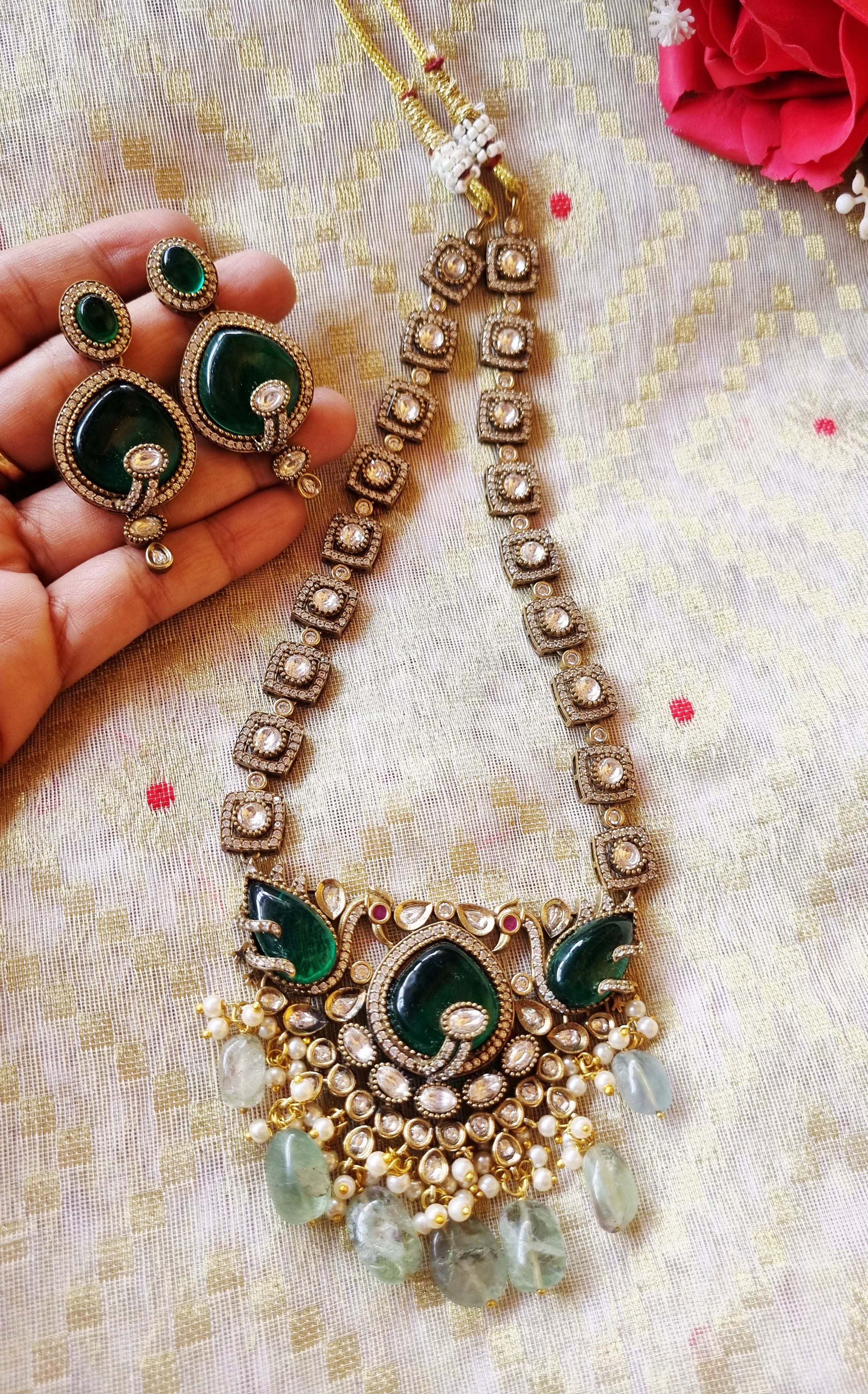 Mrinalini Pendant set