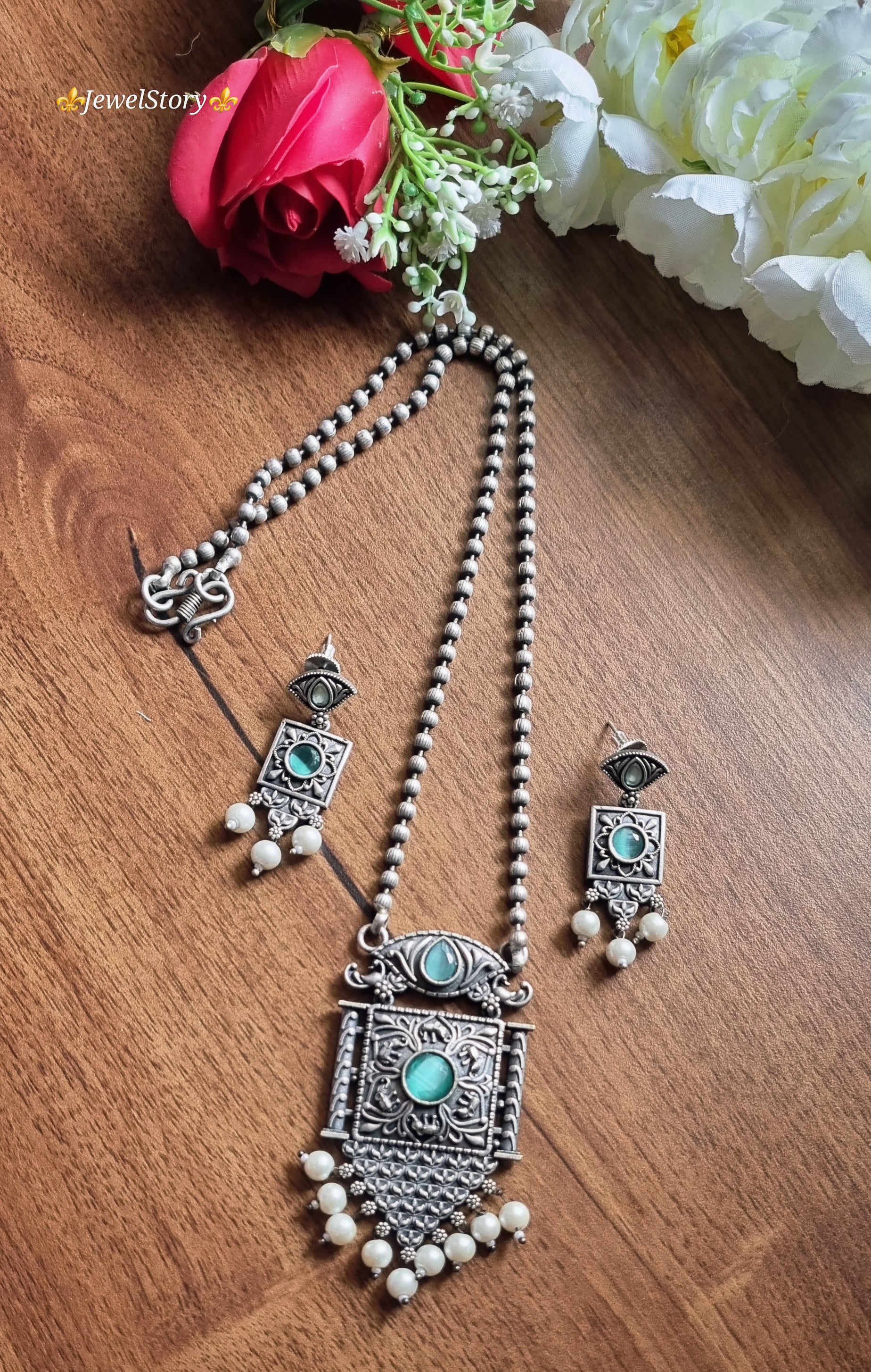 Maya Necklace Set