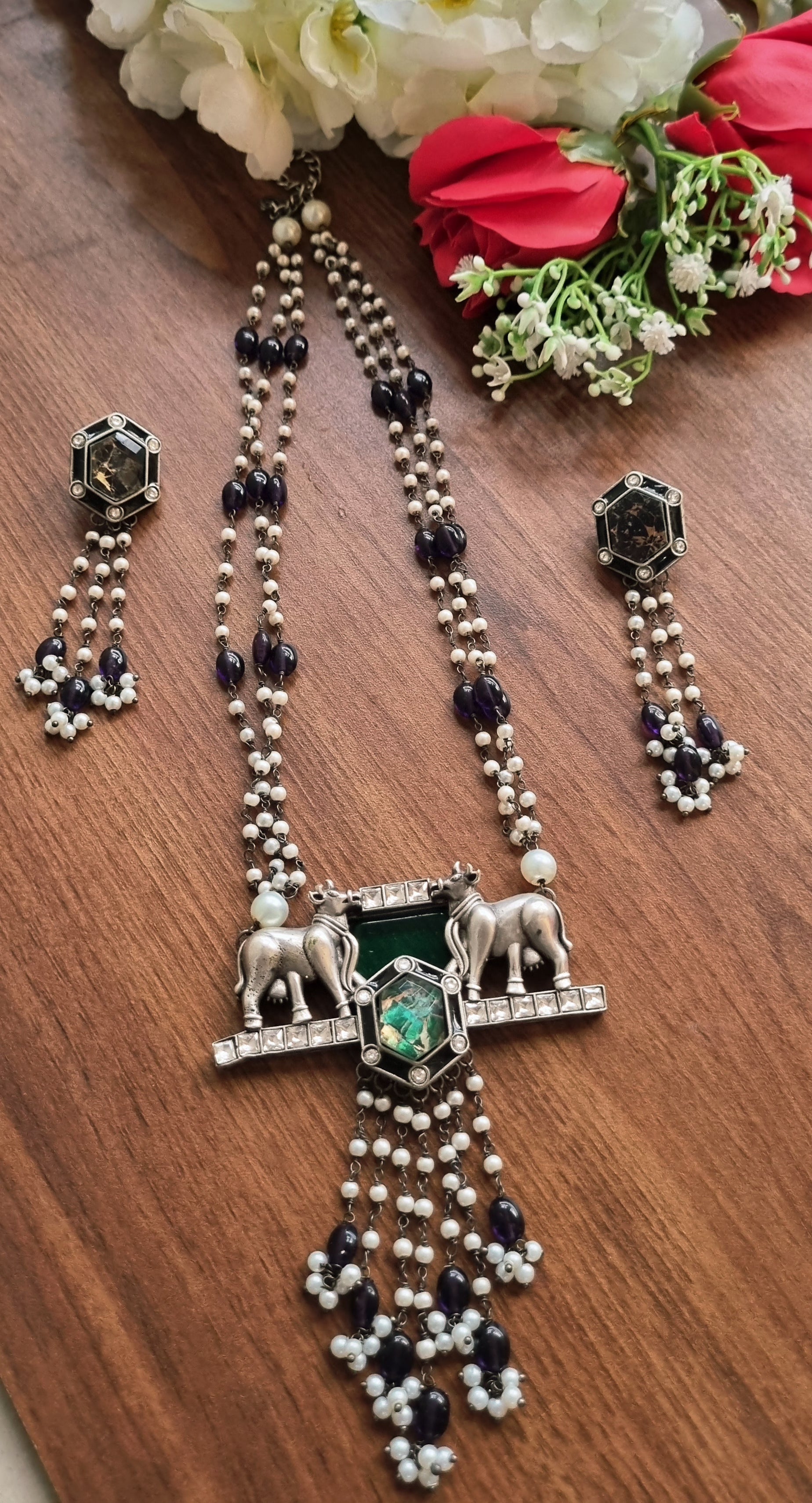 Nandi Pendant Set